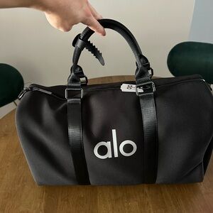 NWT ALO YOGA BLACK DUFFEL BAG